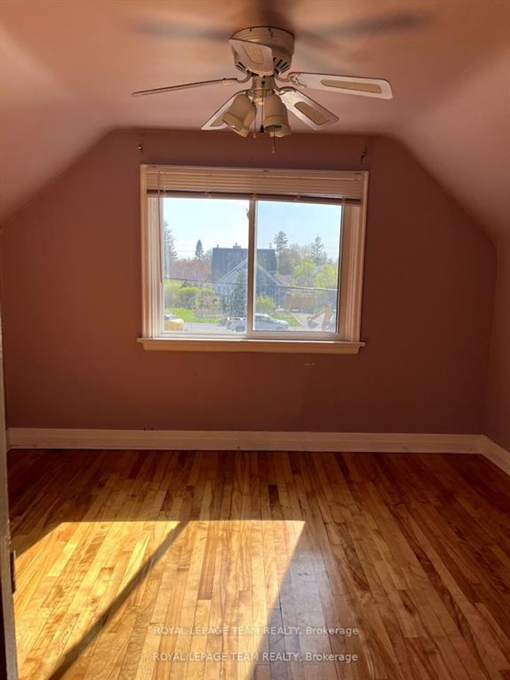 Photo 18 at 9 & 7 Tower Road, Nepean (Meadowlands/St. Claire Gardens), Ottawa