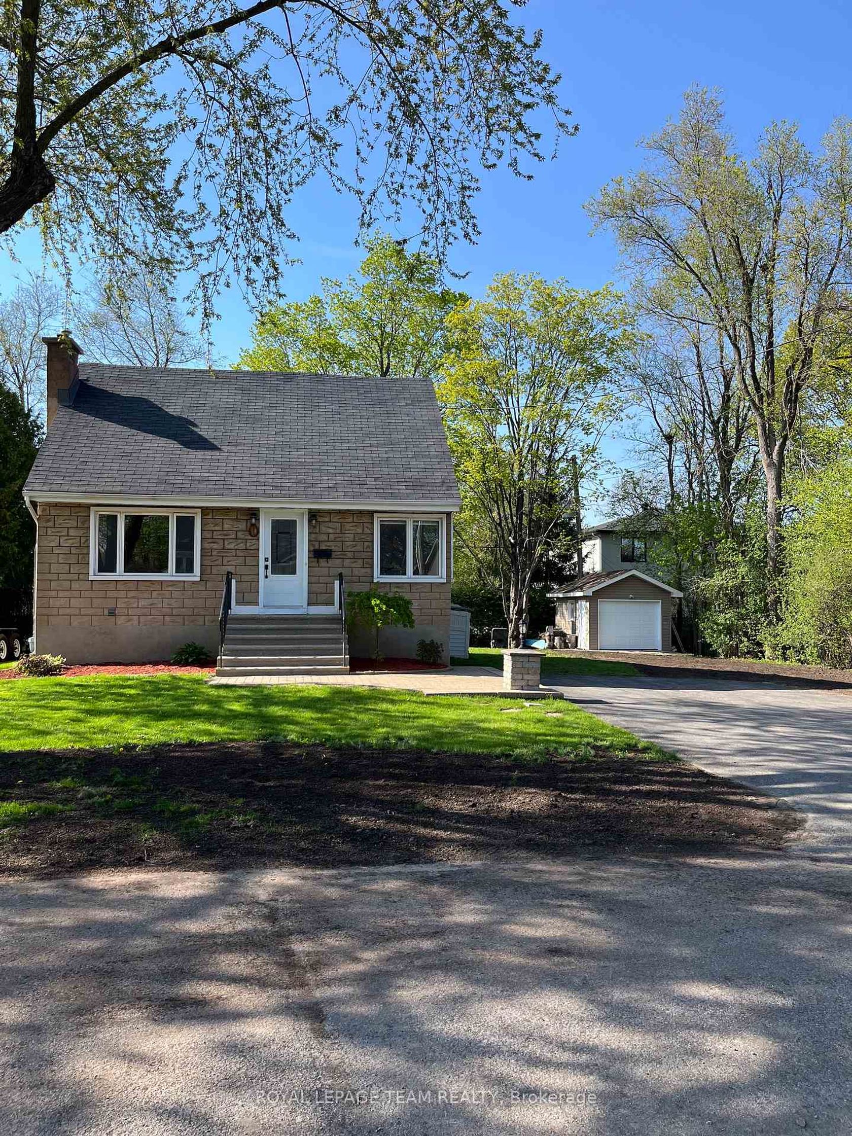 9 & 7 Tower Road, Nepean (Meadowlands/St. Claire Gardens), Ottawa 