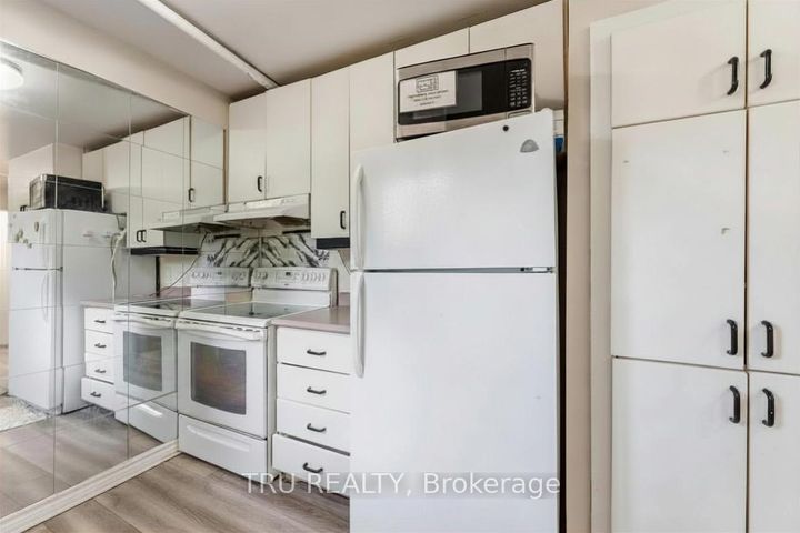 Photo 8 at 950 Meadowlands Drive, Nepean (Carleton Heights), Ottawa