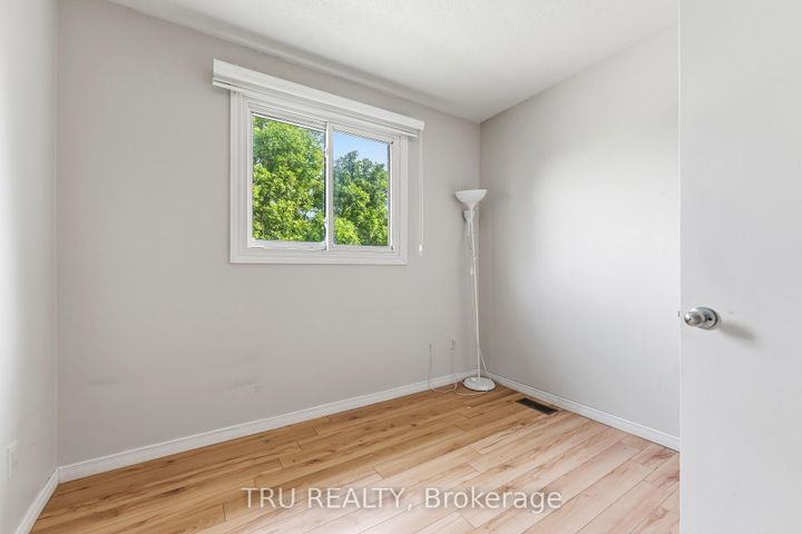 Photo 16 at 950 Meadowlands Drive, Nepean (Carleton Heights), Ottawa