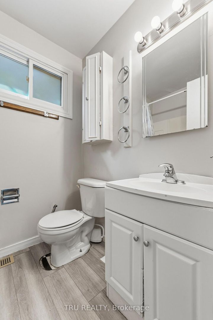 Photo 17 at 950 Meadowlands Drive, Nepean (Carleton Heights), Ottawa