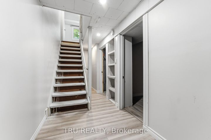 Photo 19 at 950 Meadowlands Drive, Nepean (Carleton Heights), Ottawa