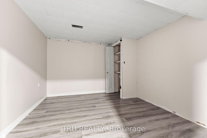 Photo 20 at 950 Meadowlands Drive, Nepean (Carleton Heights), Ottawa