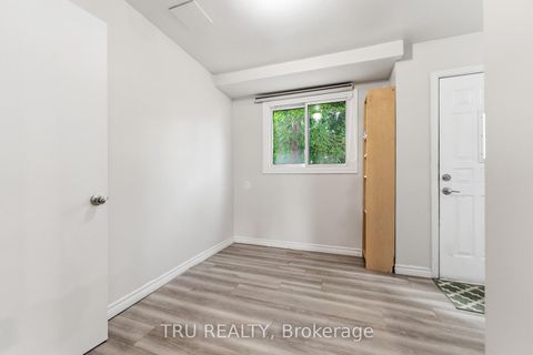 Photo 4 at 950 Meadowlands Drive, Nepean (Carleton Heights), Ottawa