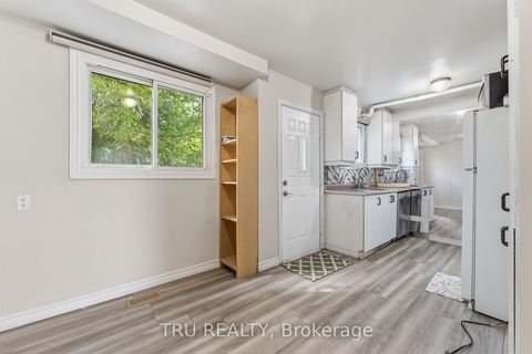 Photo 5 at 950 Meadowlands Drive, Nepean (Carleton Heights), Ottawa