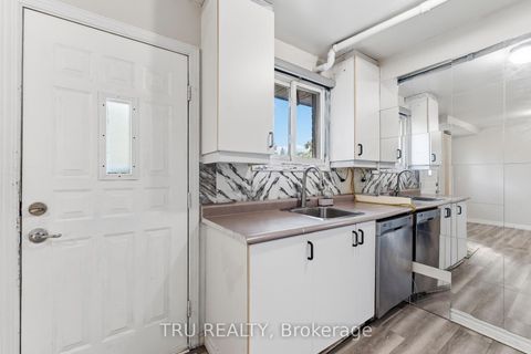 Photo 6 at 950 Meadowlands Drive, Nepean (Carleton Heights), Ottawa
