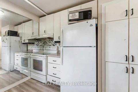 Photo 8 at 950 Meadowlands Drive, Nepean (Carleton Heights), Ottawa