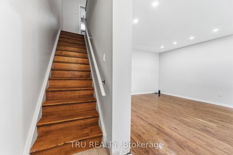Photo 9 at 950 Meadowlands Drive, Nepean (Carleton Heights), Ottawa