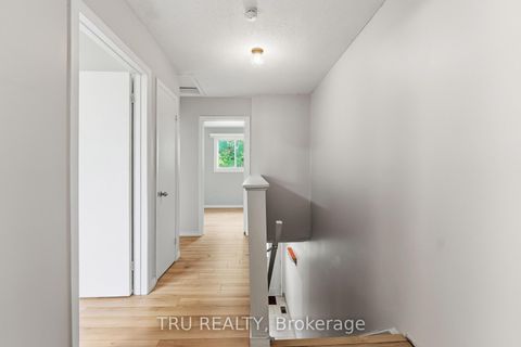 Photo 10 at 950 Meadowlands Drive, Nepean (Carleton Heights), Ottawa