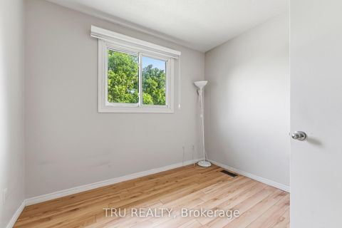 Photo 16 at 950 Meadowlands Drive, Nepean (Carleton Heights), Ottawa