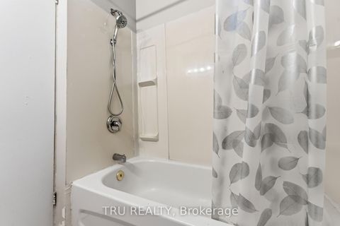 Photo 18 at 950 Meadowlands Drive, Nepean (Carleton Heights), Ottawa