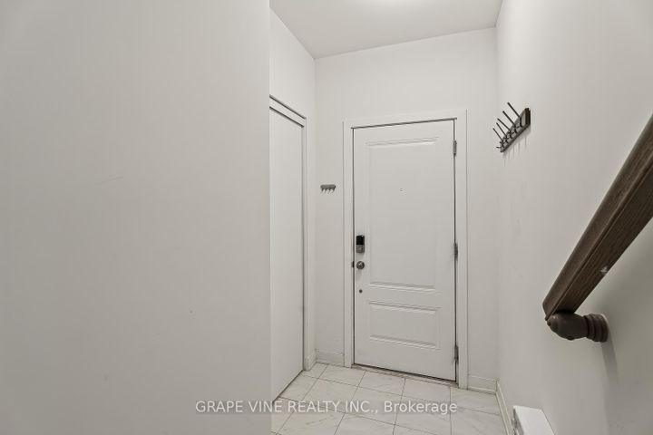 Photo 4 at 369 Olivenite Private, Nepean (Heritage Park), Ottawa