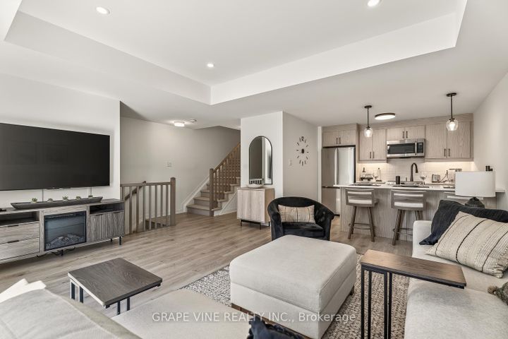 Photo 9 at 369 Olivenite Private, Nepean (Heritage Park), Ottawa