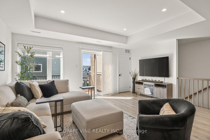 Photo 10 at 369 Olivenite Private, Nepean (Heritage Park), Ottawa