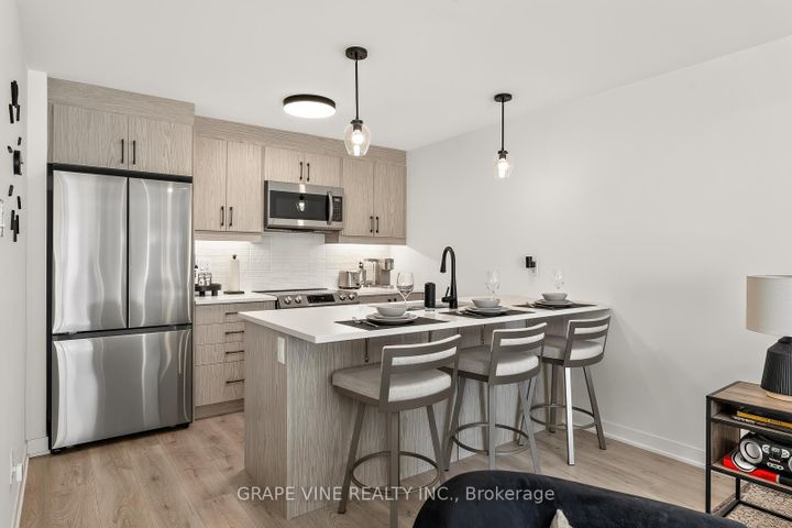 Photo 15 at 369 Olivenite Private, Nepean (Heritage Park), Ottawa
