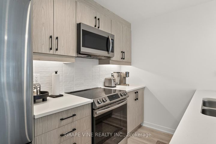 Photo 17 at 369 Olivenite Private, Nepean (Heritage Park), Ottawa