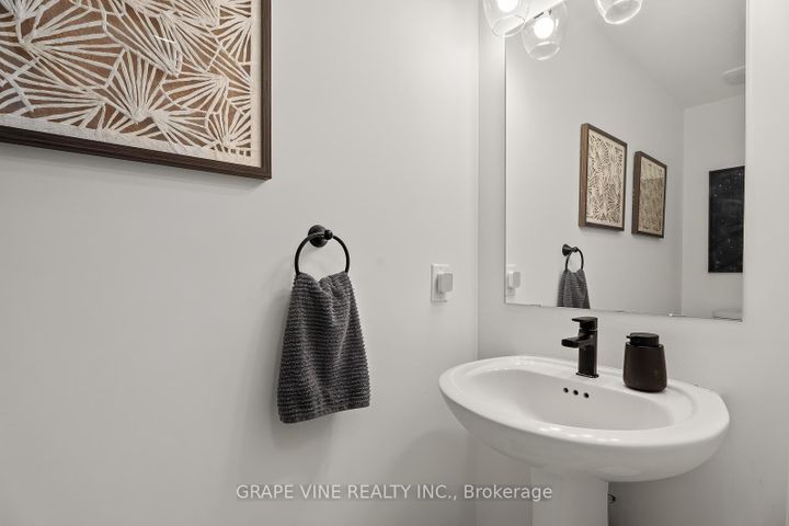 Photo 20 at 369 Olivenite Private, Nepean (Heritage Park), Ottawa