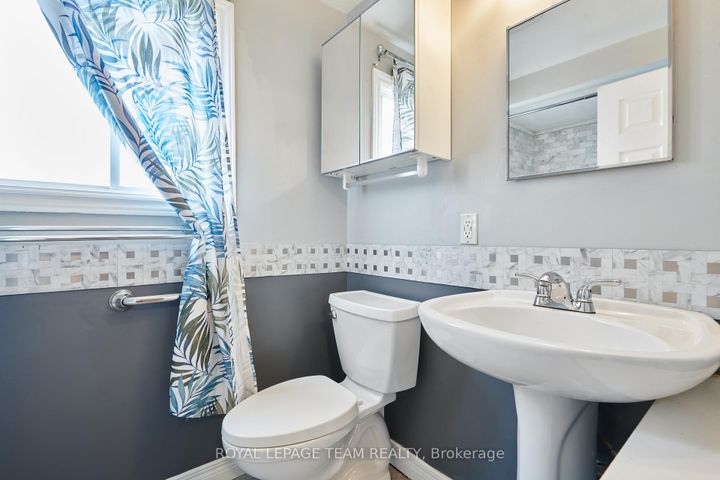 Photo 10 at 87 Grady Crescent, Nepean (Sheahan Estates/Trend Village), Ottawa