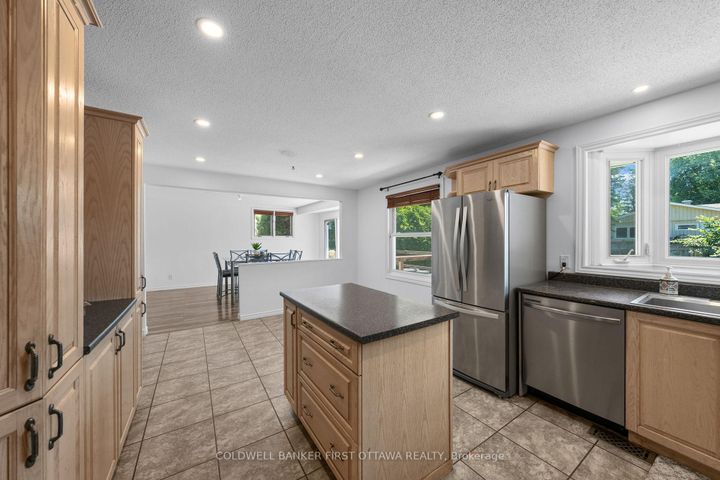 Photo 8 at 12 Bradgate Drive, Nepean (Briargreen), Ottawa