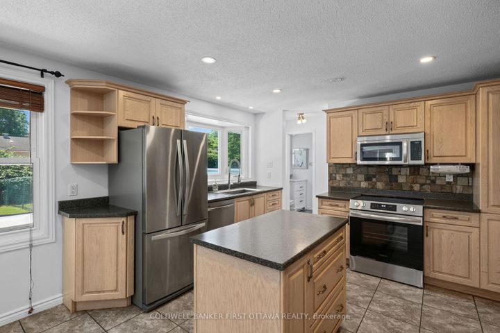 Photo 9 at 12 Bradgate Drive, Nepean (Briargreen), Ottawa