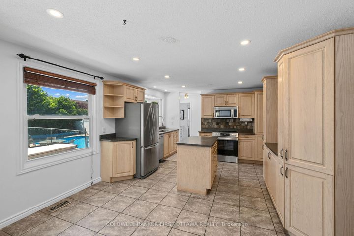 Photo 12 at 12 Bradgate Drive, Nepean (Briargreen), Ottawa