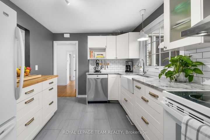 Photo 6 at 40 Woodmount Crescent, Nepean (Borden Farm/Stewart Farm/Carleton Heights/Parkwood Hills), Ottawa