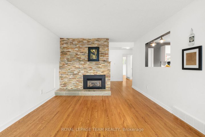 Photo 12 at 40 Woodmount Crescent, Nepean (Borden Farm/Stewart Farm/Carleton Heights/Parkwood Hills), Ottawa