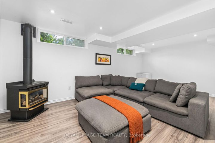 Photo 20 at 40 Woodmount Crescent, Nepean (Borden Farm/Stewart Farm/Carleton Heights/Parkwood Hills), Ottawa