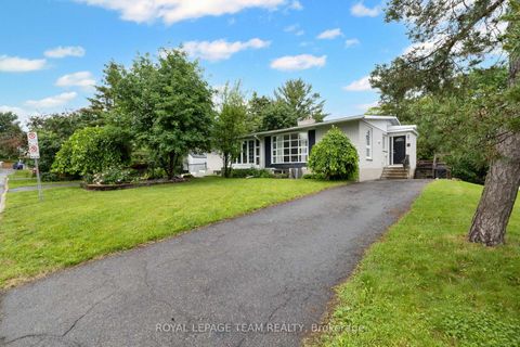 Photo 1 at 40 Woodmount Crescent, Nepean (Borden Farm/Stewart Farm/Carleton Heights/Parkwood Hills), Ottawa