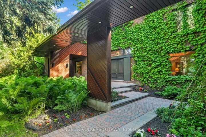 Photo 1 at 7 Mid Pines Grove, Nepean (Cedar Hill/Orchard Estates), Ottawa