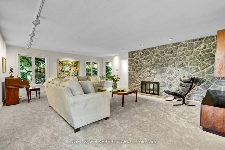 Photo 4 at 7 Mid Pines Grove, Nepean (Cedar Hill/Orchard Estates), Ottawa