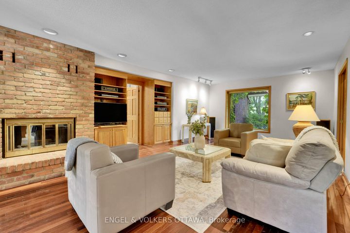 Photo 11 at 7 Mid Pines Grove, Nepean (Cedar Hill/Orchard Estates), Ottawa