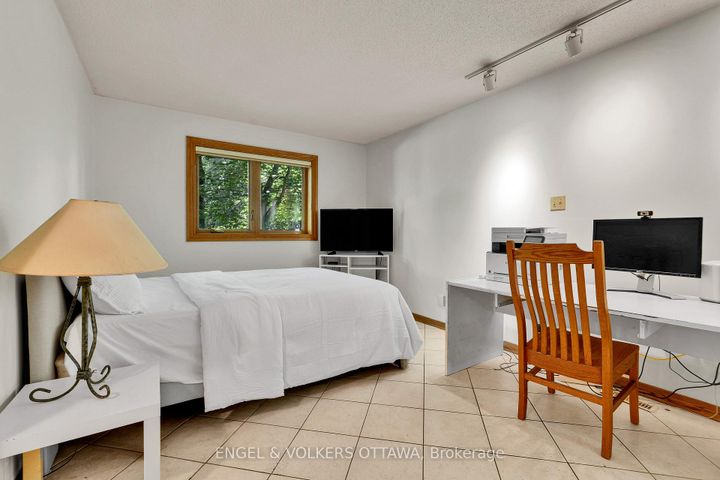 Photo 14 at 7 Mid Pines Grove, Nepean (Cedar Hill/Orchard Estates), Ottawa
