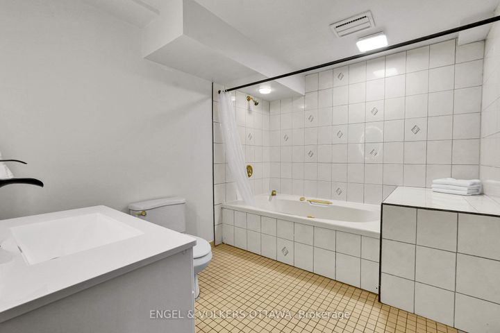 Photo 37 at 7 Mid Pines Grove, Nepean (Cedar Hill/Orchard Estates), Ottawa