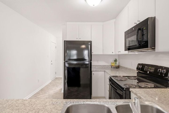 Photo 9 at 270 Espin Heights, Nepean (Stonebridge), Ottawa