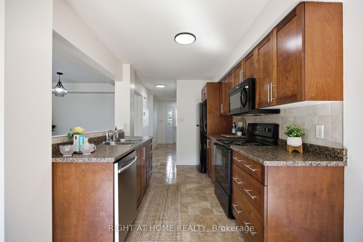 Photo 12 at 644 Kilbirnie Drive, Nepean (Stonebridge), Ottawa