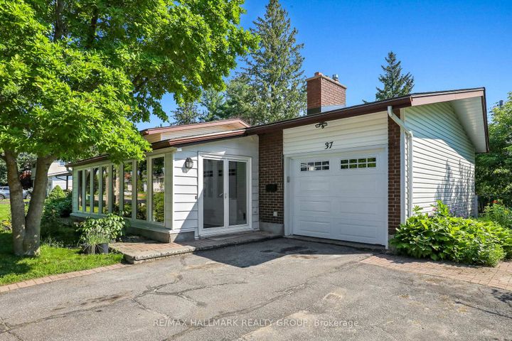Photo 1 at 37 Lyall Street, Nepean (City View/Skyline/Fisher Heights/Parkwood Hills), Ottawa