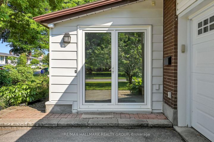 Photo 2 at 37 Lyall Street, Nepean (City View/Skyline/Fisher Heights/Parkwood Hills), Ottawa
