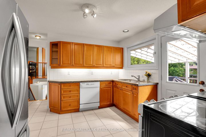 Photo 11 at 37 Lyall Street, Nepean (City View/Skyline/Fisher Heights/Parkwood Hills), Ottawa