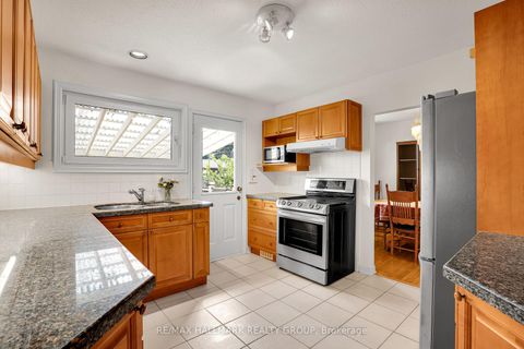 Photo 12 at 37 Lyall Street, Nepean (City View/Skyline/Fisher Heights/Parkwood Hills), Ottawa