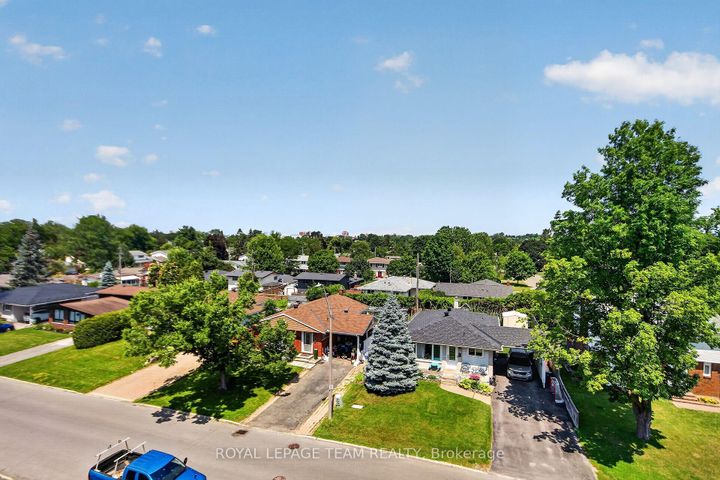 Photo 36 at 2706 Draper Avenue, Nepean (Redwood Park), Ottawa