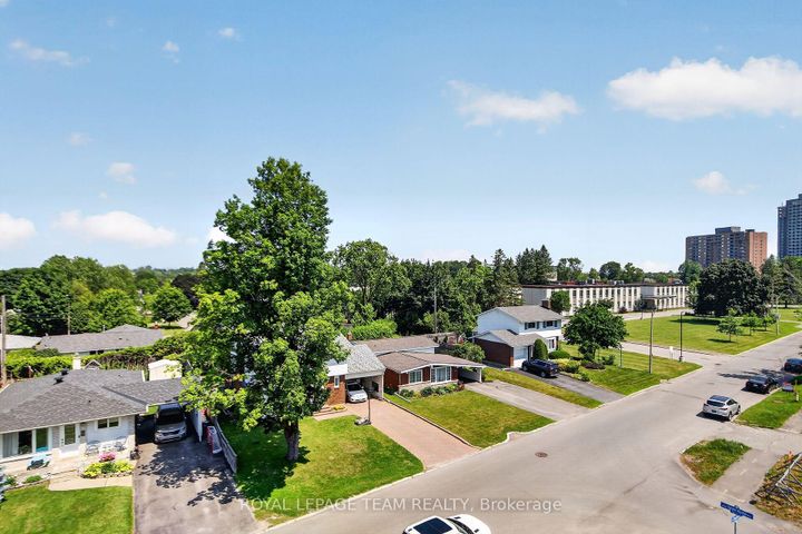 Photo 38 at 2706 Draper Avenue, Nepean (Redwood Park), Ottawa