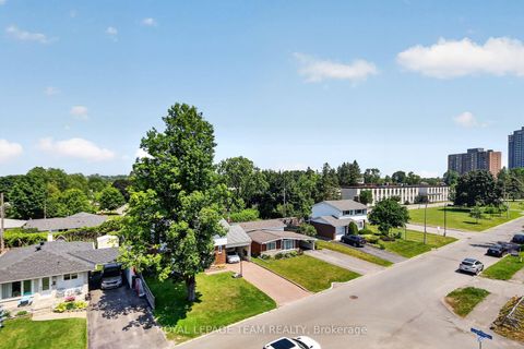 Photo 38 at 2706 Draper Avenue, Nepean (Redwood Park), Ottawa