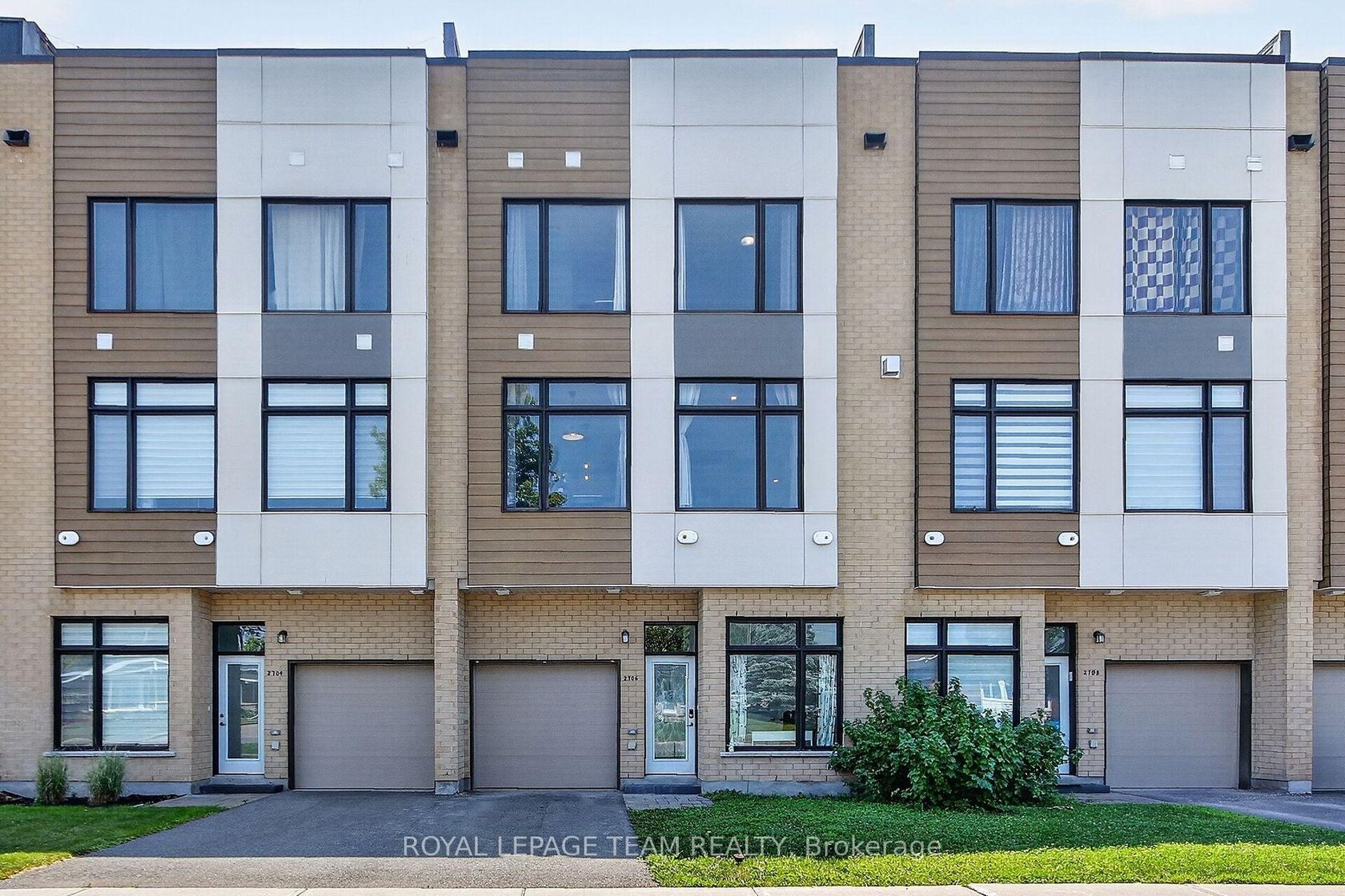 2706 Draper Avenue, Nepean (Redwood Park), Ottawa 