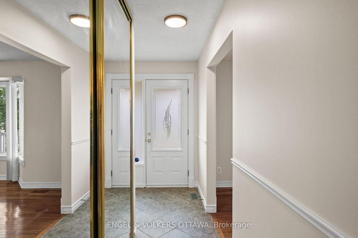 Photo 7 at 25 Antler Avenue, Nepean (On the Green), Ottawa