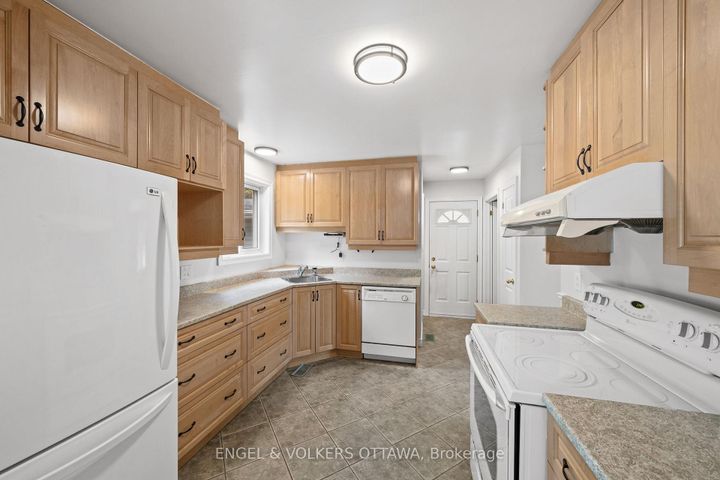 Photo 12 at 25 Antler Avenue, Nepean (On the Green), Ottawa