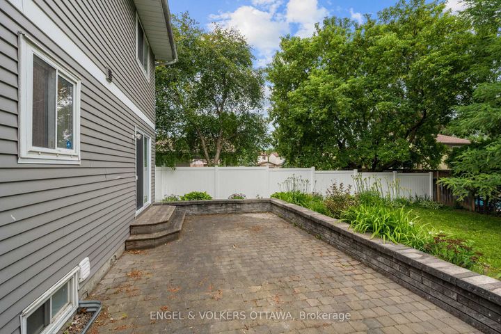 Photo 40 at 25 Antler Avenue, Nepean (On the Green), Ottawa