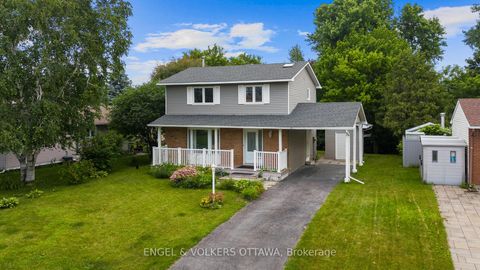 Photo 3 at 25 Antler Avenue, Nepean (On the Green), Ottawa