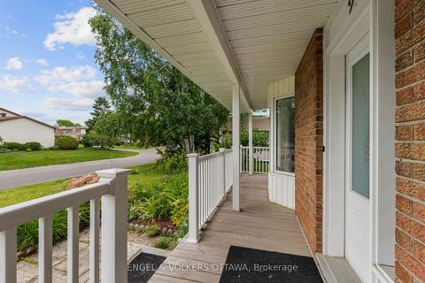 Photo 5 at 25 Antler Avenue, Nepean (On the Green), Ottawa