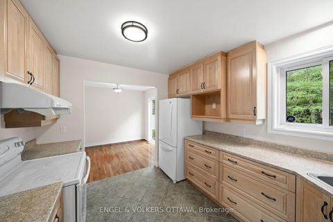 Photo 10 at 25 Antler Avenue, Nepean (On the Green), Ottawa